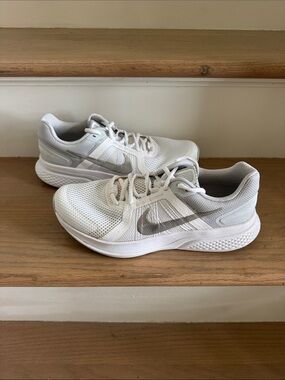 Women’s Nike run swift running shoe size 11